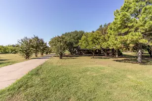 1194 Cedar Ln, Kaufman, TX 75142 - Photo 2