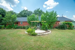 111 N Briar Oaks Rd, Burleson, TX 76028 - Photo 4