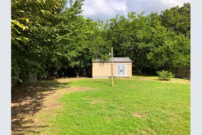 1108 Locust Street, Gainesville, TX 76240 - Photo 2