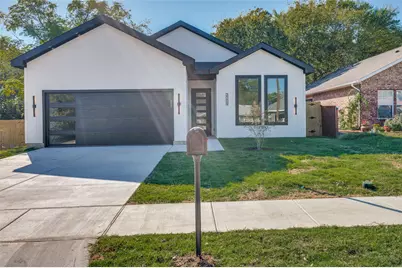 2209 W E Roberts Street, Grand Prairie, TX 75051 - Photo 1