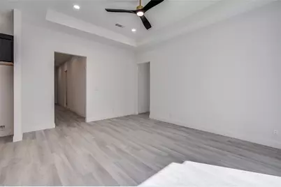 2209 W E Roberts Street, Grand Prairie, TX 75051 - Photo 6