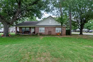 102 N Mesquite St, Paradise, TX 76073 - Photo 1