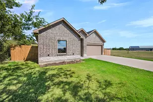 518 Dolphin Terrace, Runaway Bay, TX 76426 - Photo 4