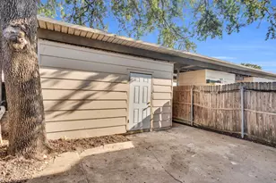 125 W Mountain Creek Dr, Grand Prairie, TX 75052 - Photo 24