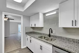 125 W Mountain Creek Dr, Grand Prairie, TX 75052 - Photo 2