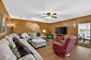 610 Panama Ct, Granbury, TX 76048 - Photo 12