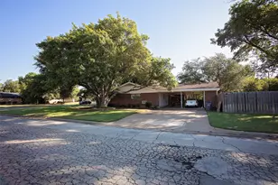 1400 Oak Hills Dr, Graham, TX 76450 - Photo 4