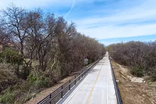 7450 Holly Hill Dr, Dallas, TX 75231 - Photo 32