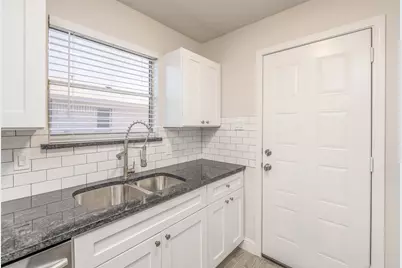 6400 Melinda Drive, Forest Hill, TX 76119 - Photo 10