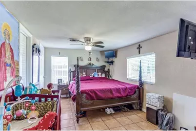 5720 Wilkes Drive, Fort Worth, TX 76119 - Photo 12