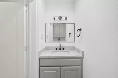 421 S Rayner Street, Fort Worth, TX 76111 - Photo 18