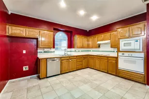 3902 Amy Ct, Arlington, TX 76016 - Photo 10