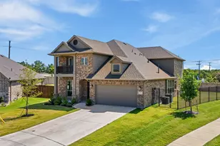 155 Red Cedar Ct, Balch Springs, TX 75181 - Photo 2