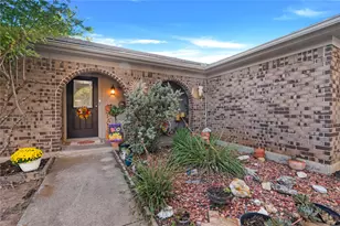 840 S Ridgeway Dr, Cleburne, TX 76033 - Photo 4