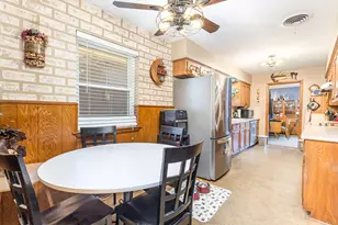 2015 Woods Dr, Arlington, TX 76010 - Photo 4