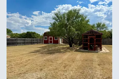 417 Lens Street, Eastland, TX 76448 - Photo 32