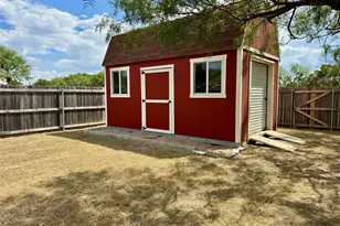 417 Lens St, Eastland, TX 76448 - Photo 30