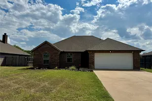 417 Lens St, Eastland, TX 76448 - Photo 2