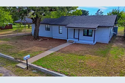 607 Baylor Street, Nocona, TX 76255 - Photo 2