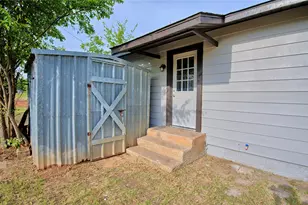 607 Baylor St, Nocona, TX 76255 - Photo 18