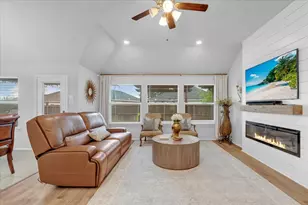 1200 Queens Brook Ln, Fort Worth, TX 76140 - Photo 6