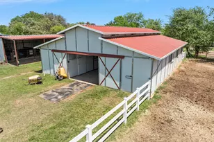 465 Austin Hines Dr, China Spring, TX 76633 - Photo 2