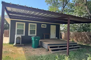 211 N Bermuda St, Lacy Lakeview, TX 76705 - Photo 4