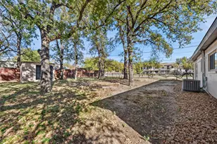 12609 Meadowcrest Ln, Balch Springs, TX 75180 - Photo 18