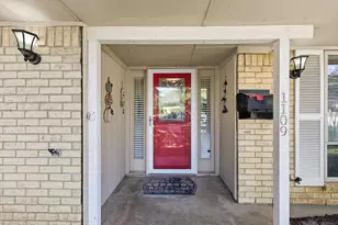 1109 Capetown Dr, Grand Prairie, TX 75050 - Photo 4