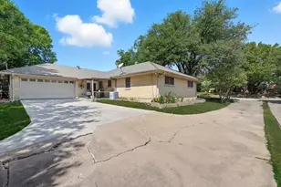 1109 Capetown Dr, Grand Prairie, TX 75050 - Photo 40