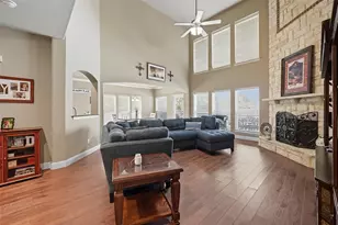 4501 Woodcrest Ln, Mansfield, TX 76063 - Photo 2