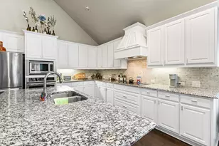 804 Bandelier Ln, Mansfield, TX 76063 - Photo 14