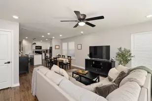 128 Crestwood Dr, Mabank, TX 75156 - Photo 6