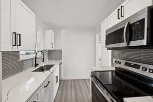 809 W Broadus Ave, Fort Worth, TX 76115 - Photo 2