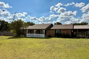 2277 Tanglewood St, Weatherford, TX 76085 - Photo 2