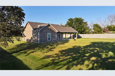 305 Main Street, Montague, TX 76251 - Photo 28