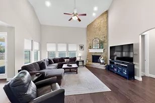 400 Clear Creek Dr, Mansfield, TX 76063 - Photo 2