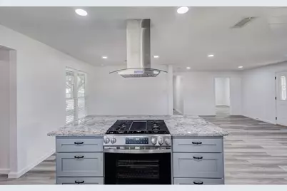 322 NE 29th Street, Grand Prairie, TX 75050 - Photo 18