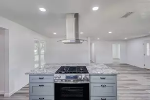 322 NE 29th St, Grand Prairie, TX 75050 - Photo 18