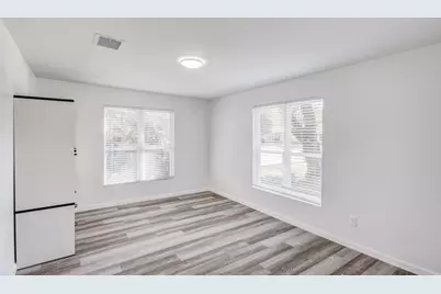 322 NE 29th Street, Grand Prairie, TX 75050 - Photo 4