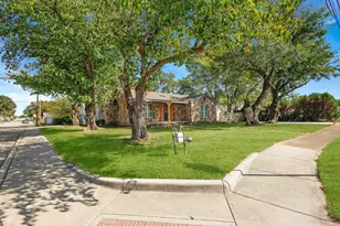 322 NE 29th St, Grand Prairie, TX 75050 - Photo 1