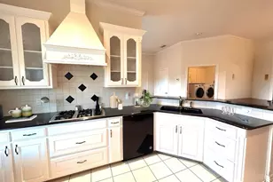 906 Van Winkle Cir, Athens, TX 75751 - Photo 2