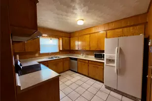 50 SE 13th St, Paris, TX 75460 - Photo 6