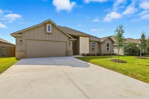 697 Fossil Wood Dr, Saginaw, TX 76179 - Photo 2