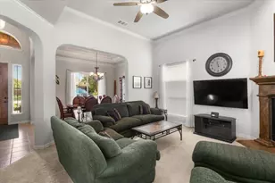 8402 Pecan Creek Dr, Arlington, TX 76001 - Photo 6