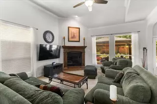 8402 Pecan Creek Dr, Arlington, TX 76001 - Photo 4