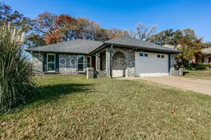 2411 Bayberry Ln, Euless, TX 76039 - Photo 1