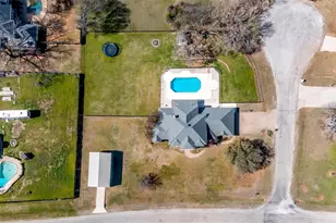 2212 Summit Dr, Burleson, TX 76028 - Photo 2