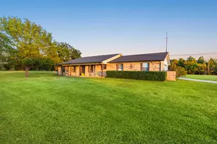 205 Country Ln, Malakoff, TX 75148 - Photo 1