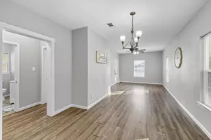 717 E Davis Ave, Fort Worth, TX 76104 - Photo 6